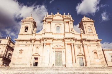 Noto, Sicilya, İtalya / Aralık 2018: Noto katedral olduğunu Noto Sicilya, İtalya Roma Katolik katedralde. Sicilya Barok tarzında kendi inşaat ve 18 yüzyılın başlarında başladı gö