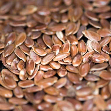 Linseeds ya da koyu arka plan üzerinde - izole keten tohumu sağlıklı gıda, Kahvaltı, sindirim stimülasyon, iyi yemek