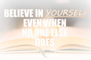 İnançlı ve kendine ilham verici kendini geliştirme teklif inan