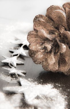 Noel, Noel - kar taneleri ve gümüş arka plan kar yağışı bulanık yıldız