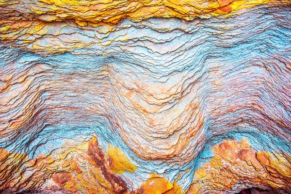 Coloridas rocas sedimentarias formadas por la acumulación de sedime — Foto de Stock