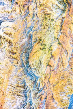 Renkli mozaikler veya kayaçlar - katmanlı tortul mineraller maruz