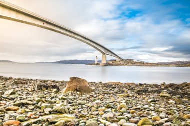 Isle of Skye Köprüsü - İskoçya Highlands - beton köprü fr