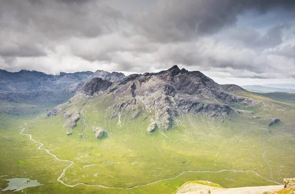 Ilha de Skye montanhas - Colinas de Cuillin e paisagem oceânica — Fotografia de Stock