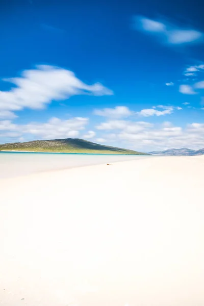 Isle of Harris landscape - beautiful endless sandy beach and tur — Stock Photo, Image