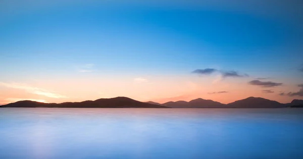 Isle of Harris krajobraz-zachód słońca niebo nad górami, piękne — Zdjęcie stockowe