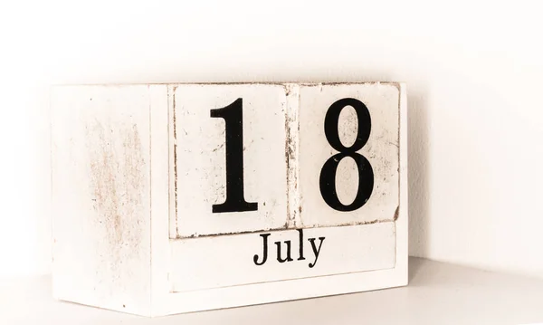 18 juli-zomermaanden kalender — Stockfoto