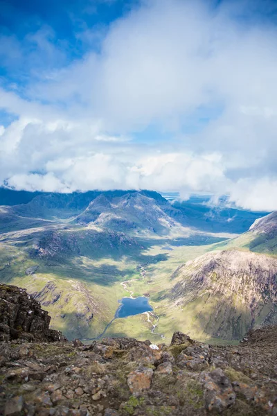 Scottish mountains landscape - view from the top of Blaven on Is — Stock Photo, Image