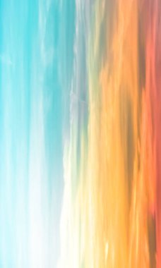 Gün batımı gökyüzü - renkli bulutlar ve gökyüzü - mavi, sarı, turuncu ve