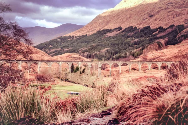 Glenfinnan Viaduct - Viadotto cinematografico di Harry Potter in Scottish High — Foto Stock