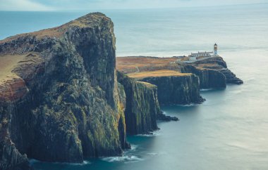 Isle of Skye kış manzara - Neist Point deniz feneri ve fırtına