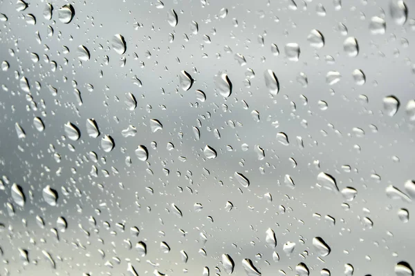 Gotas de chuva em uma janela - previsão do tempo de outono — Fotografia de Stock