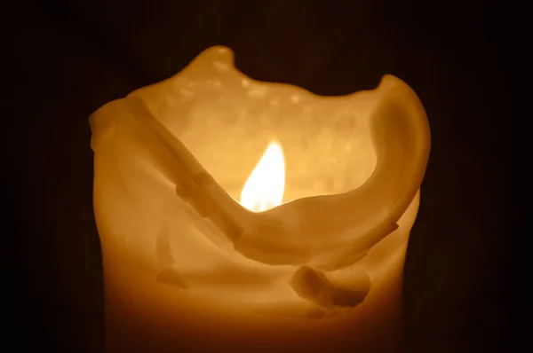 어두운 배경과 텍사스 공간에서 촛불 불꽃 — 스톡 사진