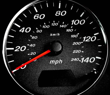 Hız göstergesi ve Rpm ile yakın çekim panosu