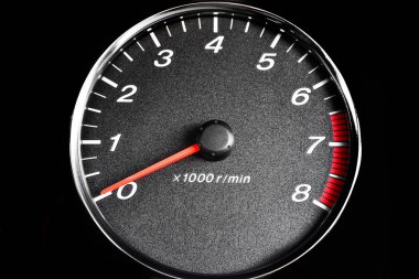 Hız göstergesi ve Rpm ile yakın çekim panosu