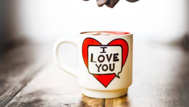 Alloa, İskoçya - 17 Temmuz 2019: kahve, aşk, kafe, latte, mocha