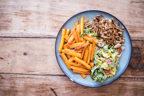 Sağlıklı gıda, vejetaryen için akşam yemeği - bal sırlı havuç, gree