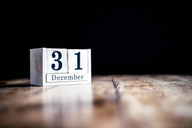 31 Aralık, 31 Aralık, Aralık Otuz Birinci - Beyaz blo