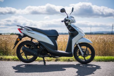 Stirling, İskoçya - 15 Ağustos 2019: Bir Hond'da seyahat etmek