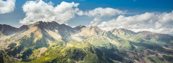 Tatra Dağları 'nda Rocky zirveleri - yamaç yürüyüşleri, tırmanışlar, trekki