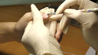 Manikür jel lake yapar