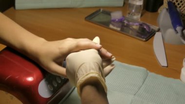 Manikür jel lake yapar