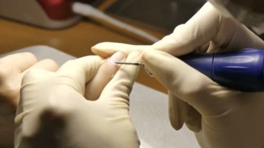 Manikür jel lake yapar