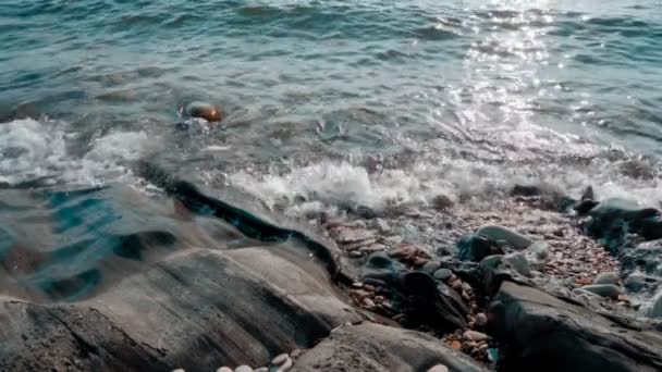 stock video Waves beat against the rocks