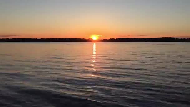 Puesta de sol en el timelapse del río — Vídeos de Stock
