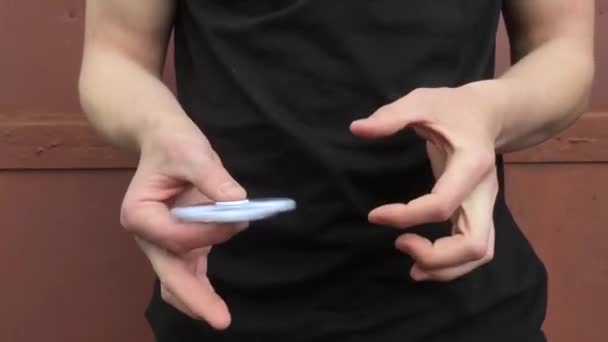 Трюки з ручним обертачем — стокове відео