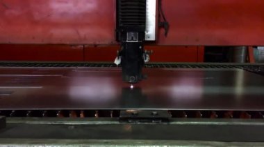 Metalin lazerle kesilmesi için Cnc takım tezgahları