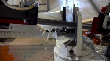 Metal bir boru için otomatik testere. Otomatik Bant Testere