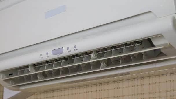 Air conditioning in the house to adjust the temperature in the room. Air conditioning works. Close-up. — Stock Footage Air conditioning in the house to adjust the temperature in the room. Air conditioning works. Close-up. Royalty Free Stock Video