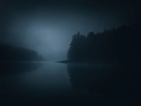 Σκούρο Κυκλοθυμική Τοπίο Στη Λίμνη Και Δάσος — Φωτογραφία Αρχείου