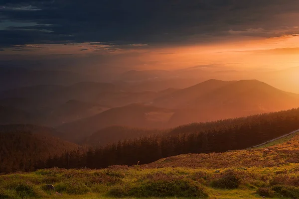 Bellissimo Tramonto Montagna — Foto Stock