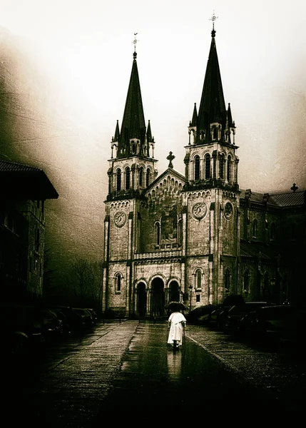 Sacerdote Yendo Iglesia Covadonga Asturias Con Efecto Vintage — Foto de Stock