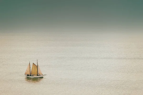 Vecchia Antica Barca Vela Con Effetto Vintage Sul Mare — Foto Stock