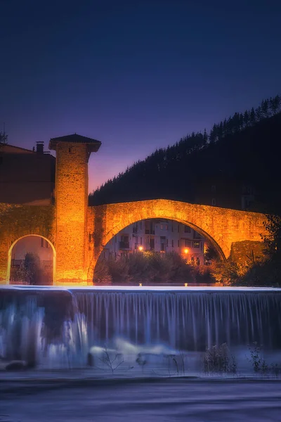 Balmaseda Bro Natten Med Cadagua Floden Och Vattenfall — Stockfoto