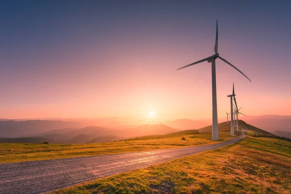 Energia Renovável Com Turbinas Eólicas — Fotografia de Stock