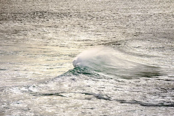 Морський Пейзаж Самотньою Хвилею Красивим Світлом — стокове фото