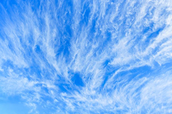 Cirrus clouds on blue sky — Stock Photo, Image