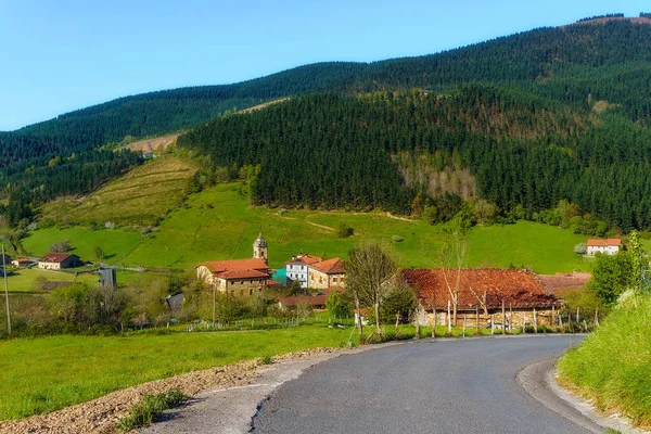 Belle vue sur le village d'Arrazola au Pays Basque — Photo