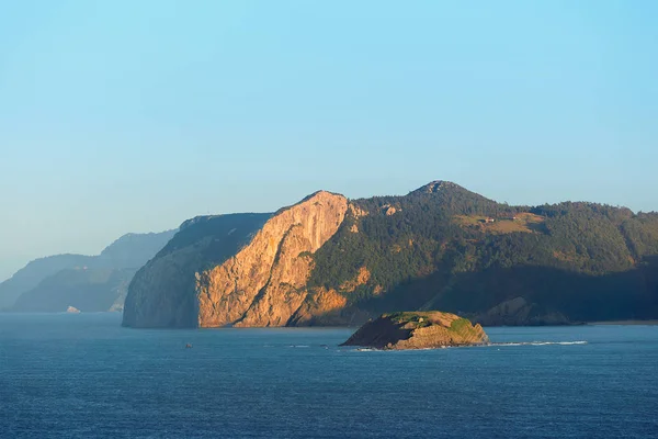 Coast of Urdaibai with Ogono cape — Stock Photo, Image