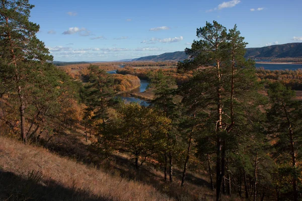 Вид Волгу Жигулийские Холмы Вблизи Тольятты Осенью — стоковое фото