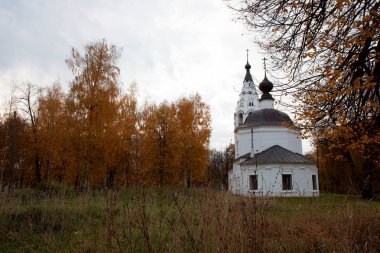 Sonbaharda Volga Nehri'nde Ples şehir