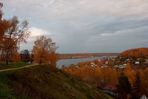 Volga Folyó Őszi Ples Város — Stock Fotó