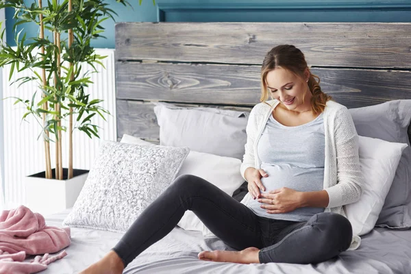Cheerful Pregnant Woman Bedroom — Stock Photo, Image