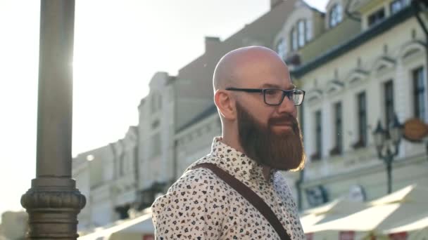 Portret Van Hipster Man Stad — Stockvideo
