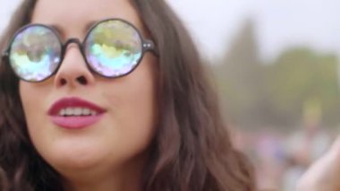 Dans ve Müzik Festivali'nde şarkı kadının yakın çekim