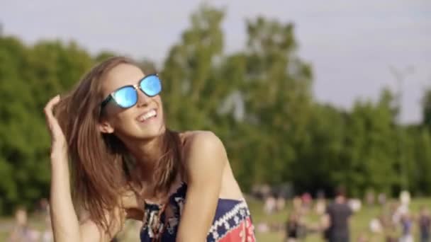 Mujer Loca Bailando Festival Música — Vídeo de stock